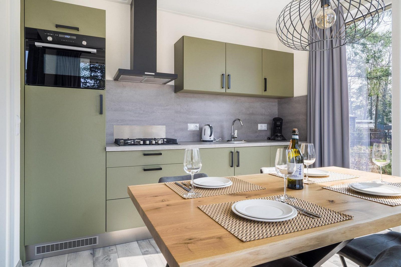 Modern kitchen in Vakantiewoning Hertenhoeve comfort in Hoenderloo, Veluwe. Fully equipped for a comfortable stay.