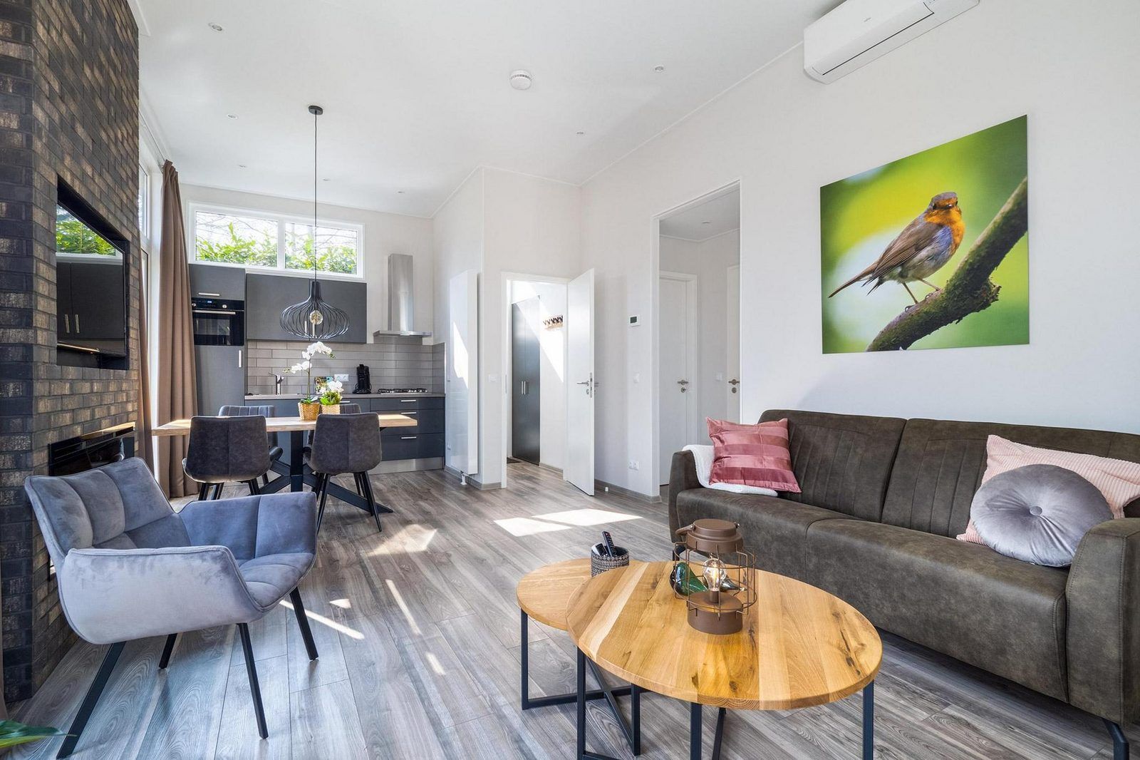 Open kitchen and dining area in Holiday home Deerhoeve comfort in Hoenderloo, Veluwe. Perfect for communal meals.