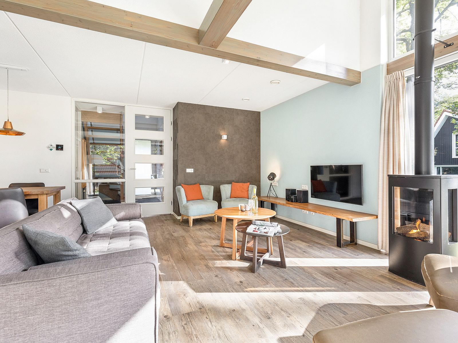 Kitchen with modern appliances in Miggelenberg bungalow, Hoenderloo, Veluwe, Gelderland.