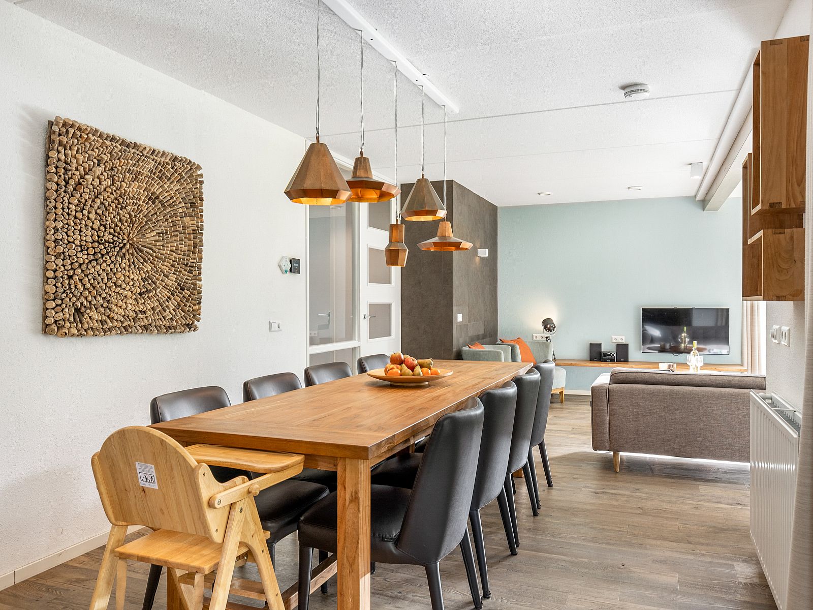 Second bathroom with shower in Miggelenberg bungalow, Hoenderloo, Veluwe, Gelderland.