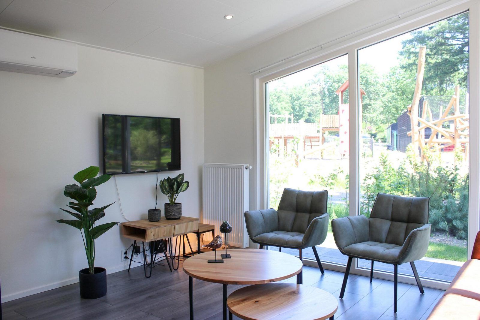 Modern living space in Holiday home Heidehoeve comfort in Hoenderloo overlooking the Veluwe, Gelderland.