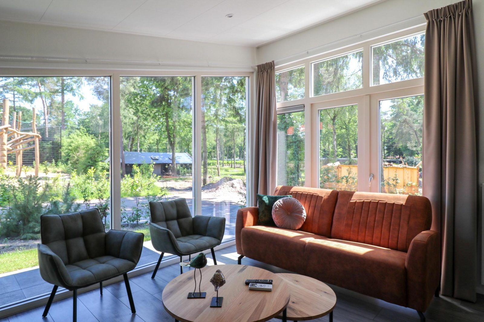 Cozy sitting area in Holiday home Heidehoeve comfort in Hoenderloo, surrounded by the Veluwe nature.