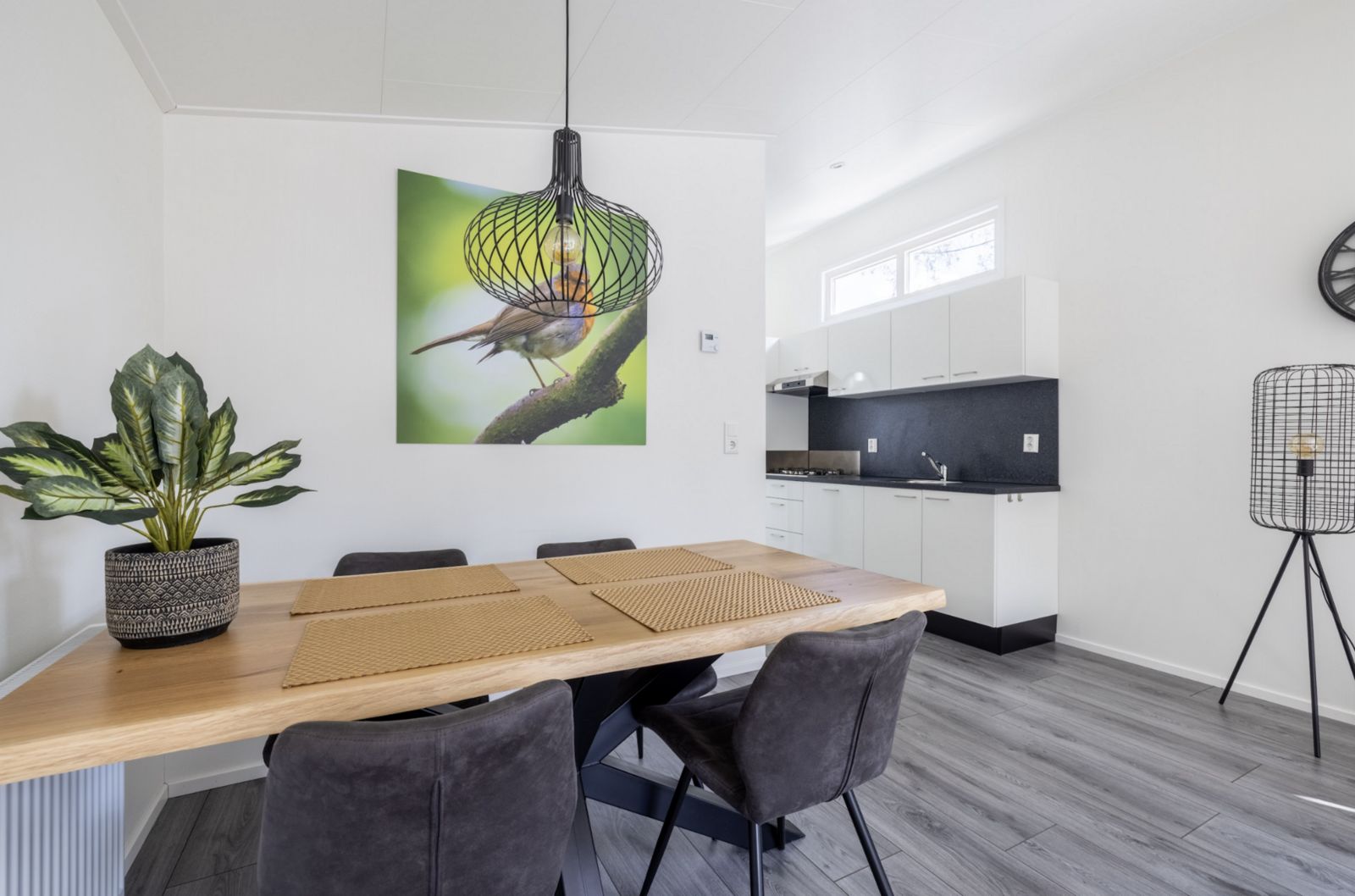 Stylish dining room in Holiday home Heidehoeve comfort in Hoenderloo, Veluwe, Gelderland.