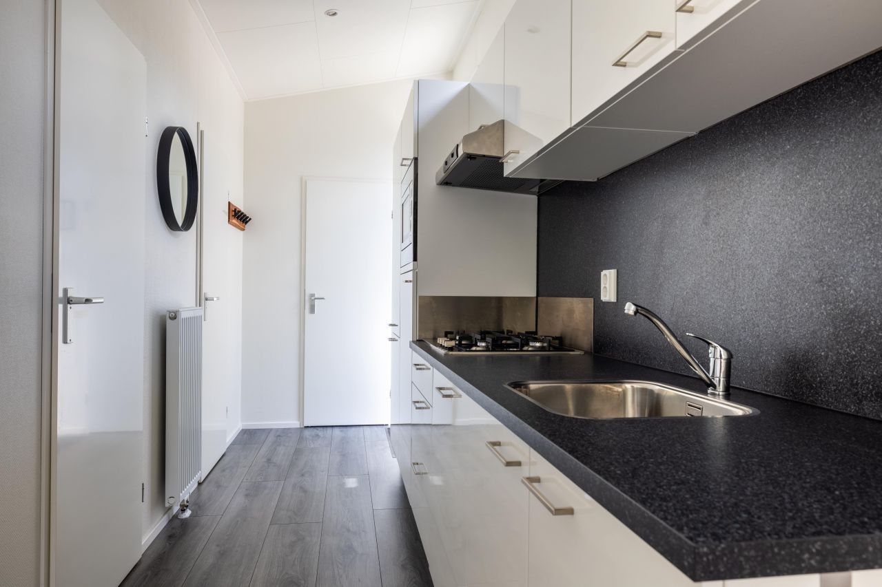 Kitchen with sleek finish in detached house in Hoenderloo, Veluwe, Gelderland.