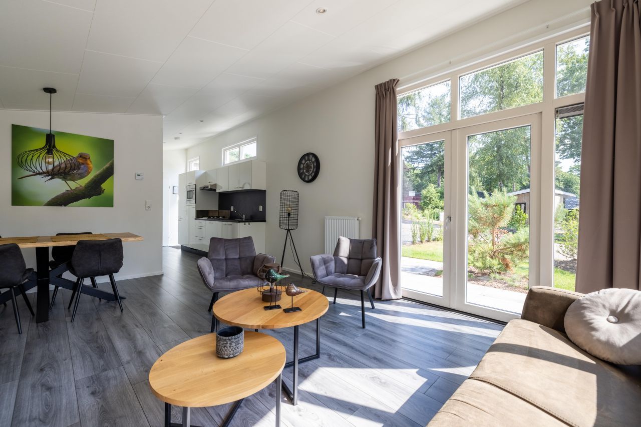 Spacious living room in the detached house in Hoenderloo, Veluwe, with lots of natural light.