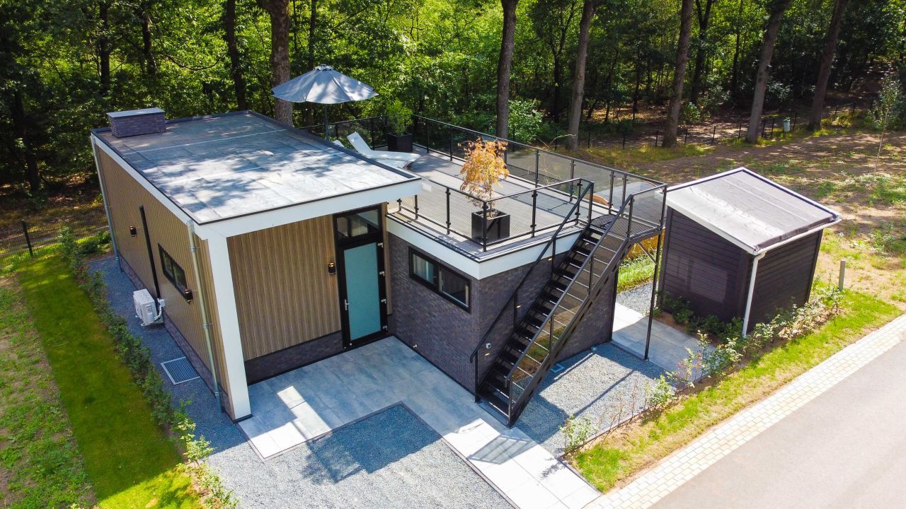 Dachansicht des freistehenden Hauses in Hoenderloo, Veluwe, Gelderland. Perfektes Feriendomizil fr Ruhe und Natur.