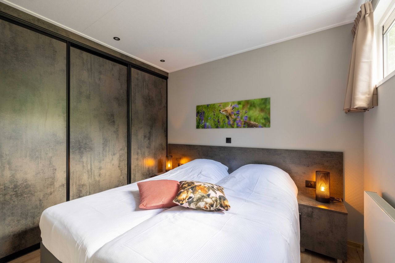 Attraktives Schlafzimmer in freistehendem Haus in Hoenderloo, Veluwe, Gelderland. Ferienhaus mit komfortablen Betten.