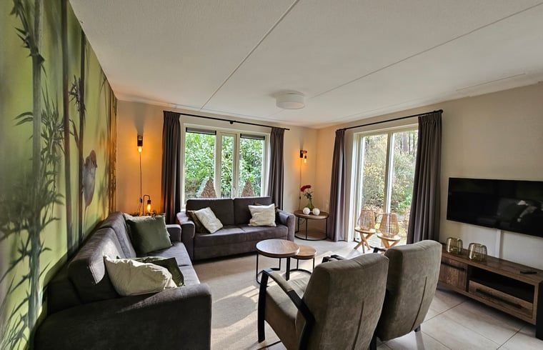 Ruime woonkamer in Huisje in Garderen, vakantieverblijf in Gelderland.