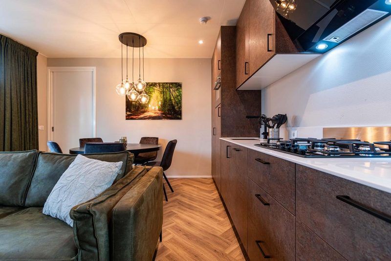 Gezellige woonkamer met keuken in Veluwe hoeve 2+3 personen Wellness, Garderen, Veluwe, Gelderland.