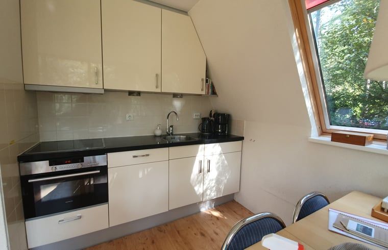 Volledig uitgeruste keuken in Huisje in Elspeet, vakantieaccommodatie op de Veluwe, Gelderland.