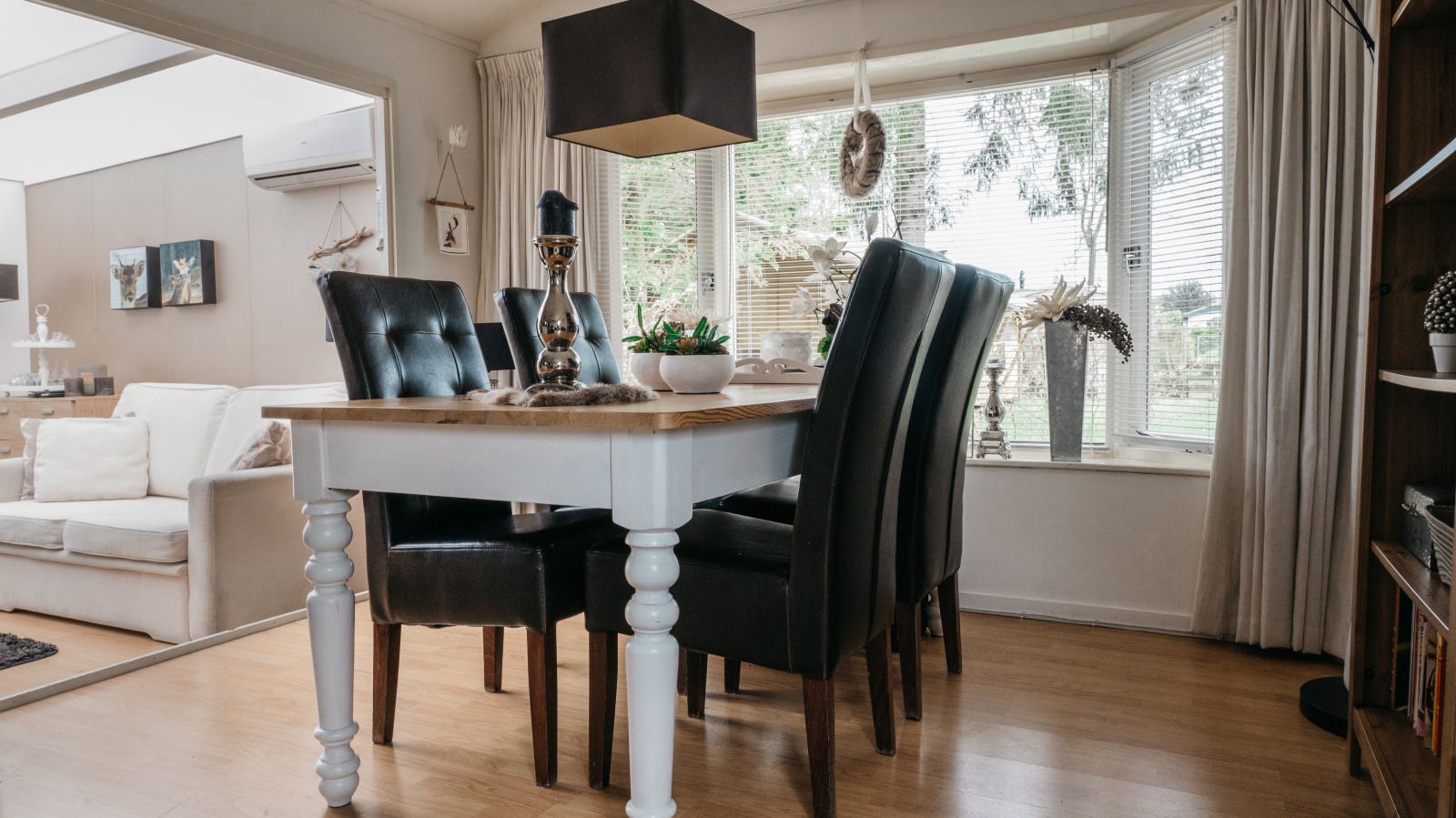 Dining room in DG256 vacation home in Putten, Veluwe, Gelderland.