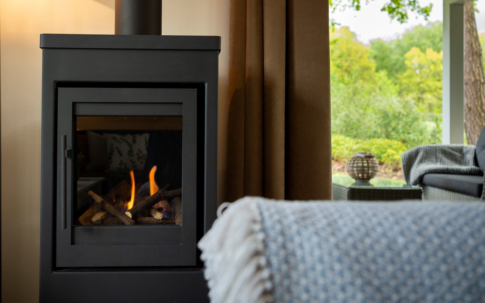 Atmospheric fireplace in Holiday home Sprielderbosch 12 'De Kuifmees', vacation home in the Veluwe, Putten.