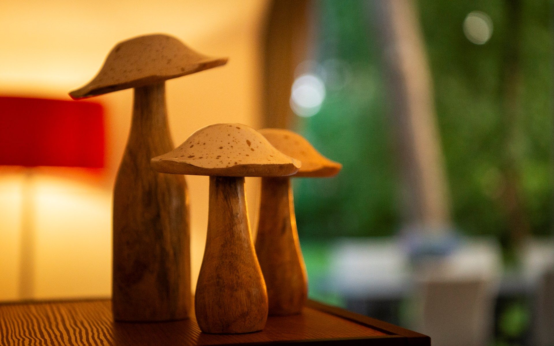 Dekorative Holzpilze im Ferienhaus Sprielderbosch 23 De Zwijnenstal, Ferienhaus in der Veluwe.