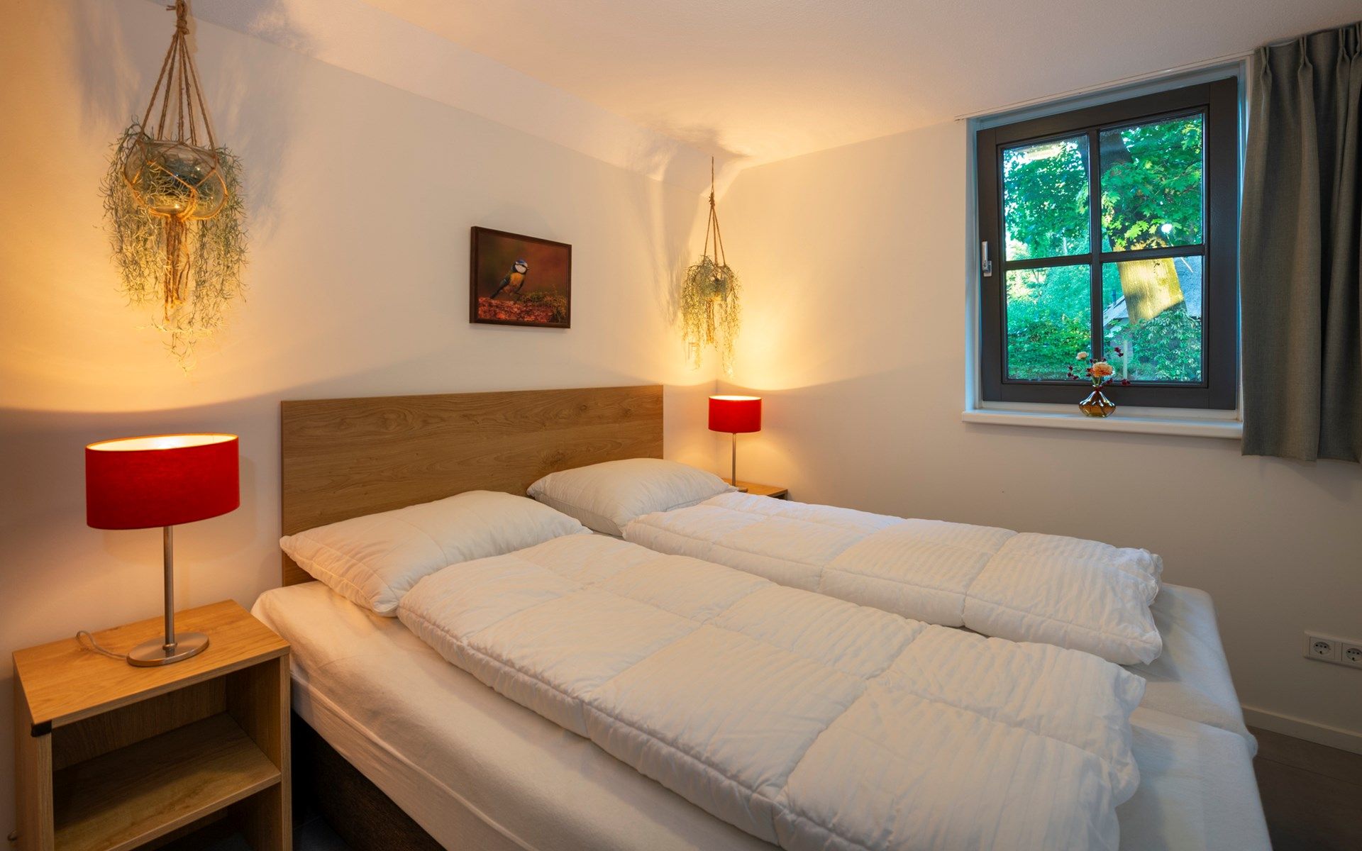 Schlafzimmer mit Gartenblick in Ferienhaus Sprielderbosch 23 De Zwijnenstal, Ferienhaus in Putten, Veluwe.