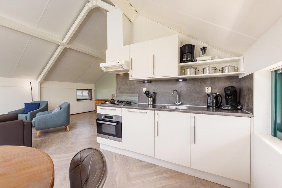 Modern kitchen in Veluwse Hoevewoning 4, a charming bungalow in Putten, Veluwe. Enjoy comfort and style in Gelderland.
