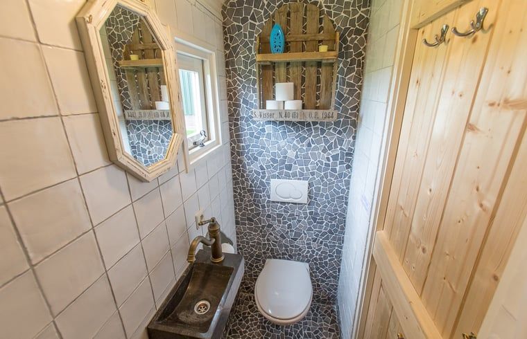 Modern bathroom in Holiday Home in Wezep/Oldebroek, ideal for a Veluwe stay.