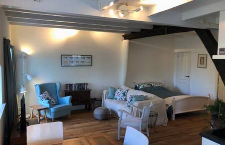 Ruime open woonkamer in vakantiehuis in Hulshorst, ideaal voor familie, Veluwe, Gelderland.