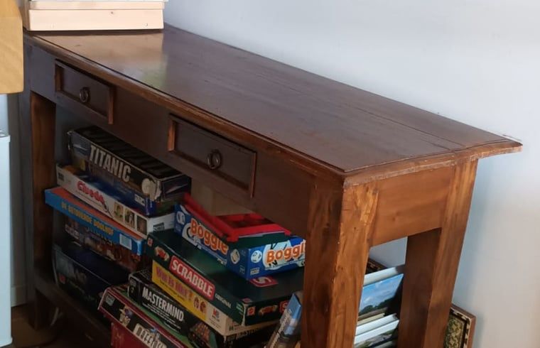 Spelletjeskast in vakantiehuis in Hulshorst, ideaal voor gezellige avonden, Veluwe, Gelderland.