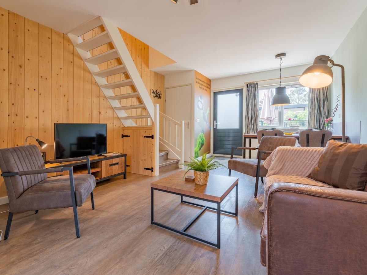 Gemuetliche Sitzecke im Ferienhaus Pimpelmees in Hulshorst, Veluwe mit modernen Moebeln.