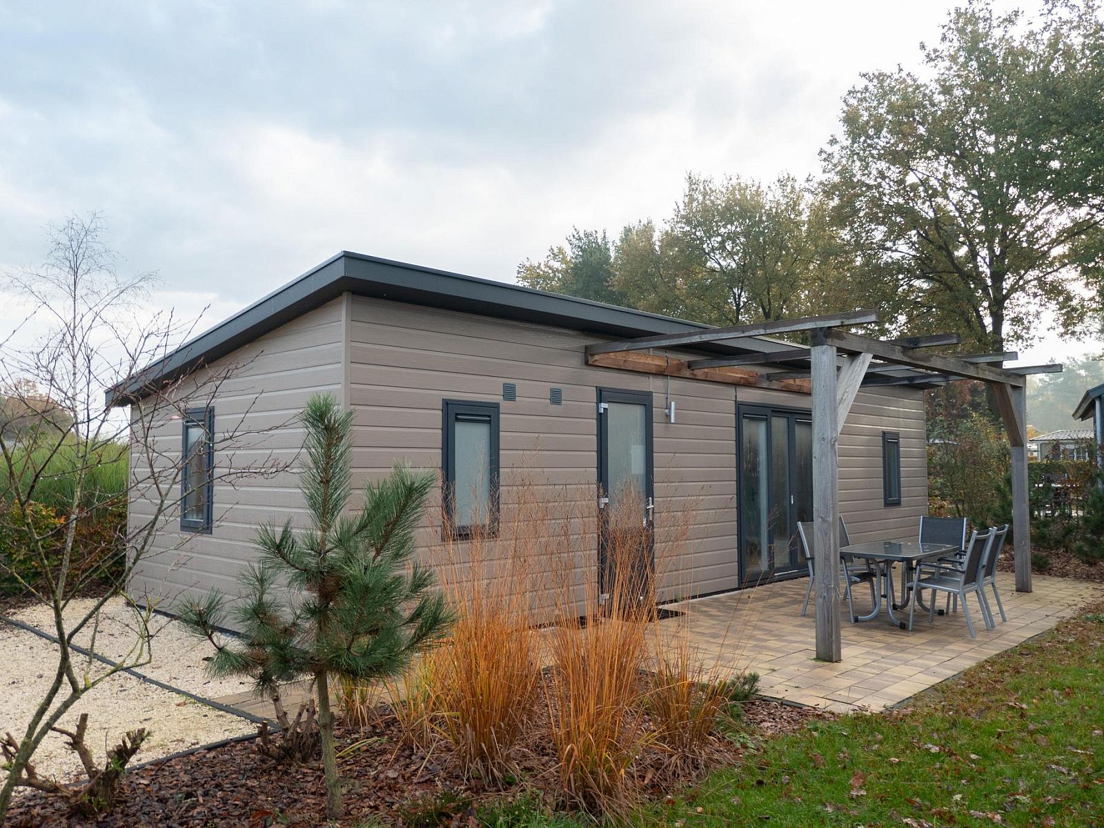 Pavilion 5 vacation home in Otterlo, Veluwe with terrace and natural surroundings, ideal for relaxing stay in Gelderland.