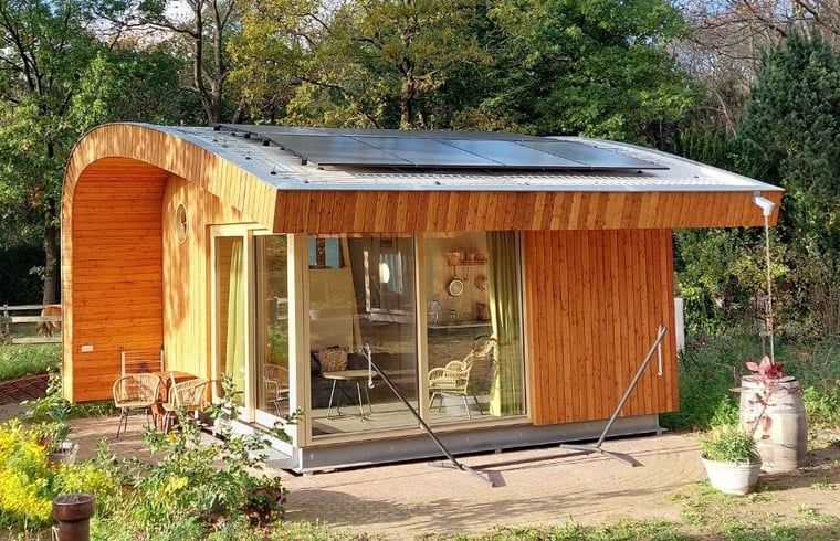 Moderne vakantiehuis in Otterlo met zonnige veranda, gelegen in de Veluwe, Gelderland, omgeven door natuur en rust.