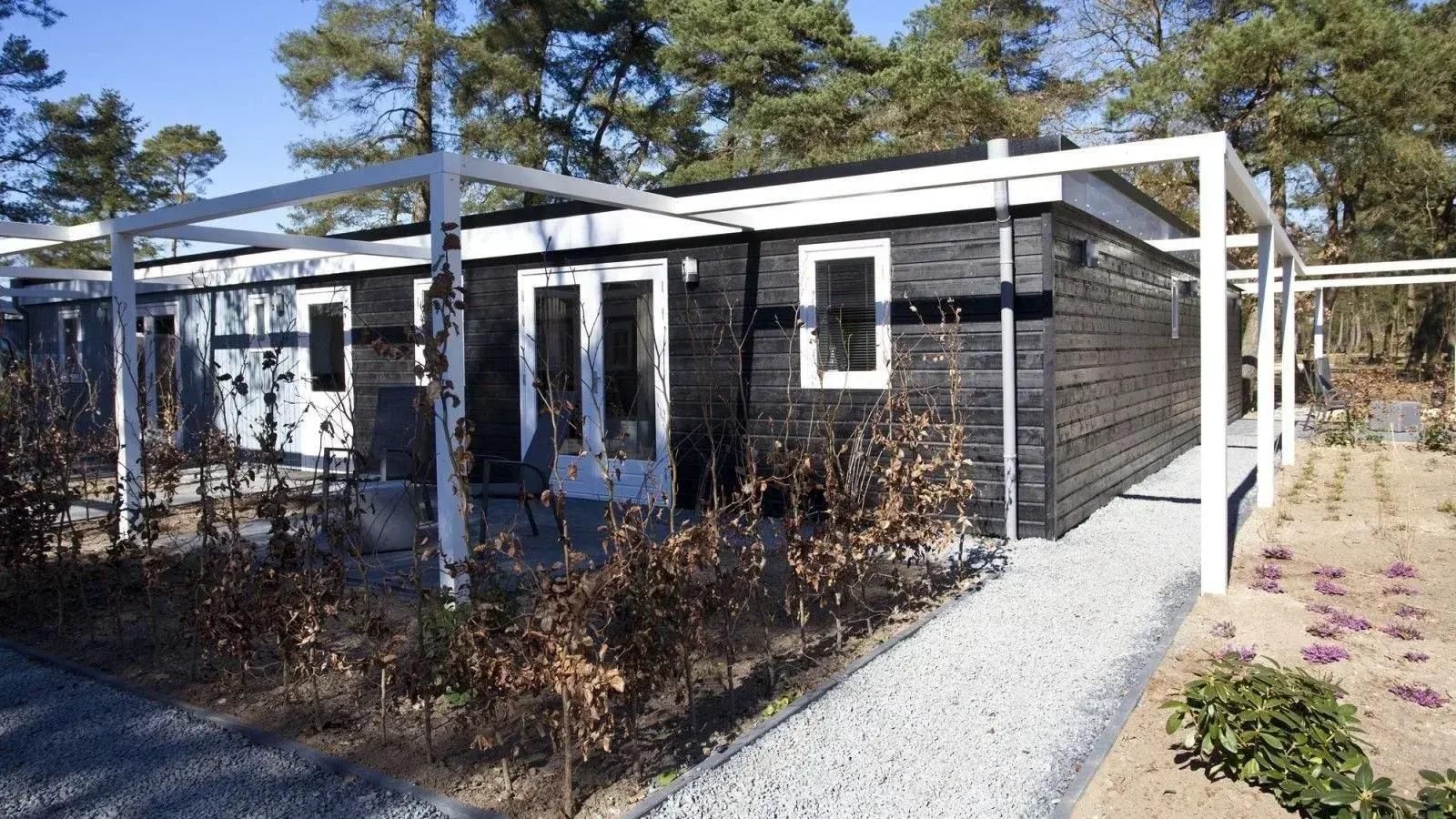 Comfort Connecting Room 10, ein Ferienhaus in Otterlo, Veluwe, Gelderland, umgeben von gruener Natur und ruhiger Umgebung.