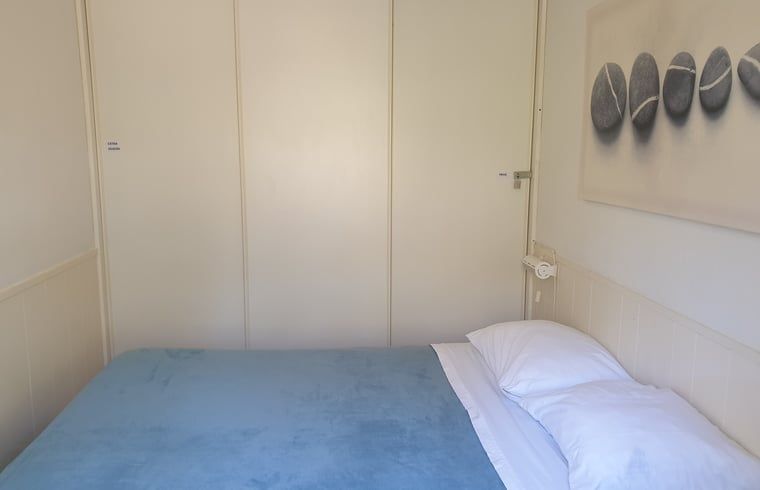 Sfeervolle slaapkamer in Vakantiehuisje in Otterlo, Veluwe, Gelderland.