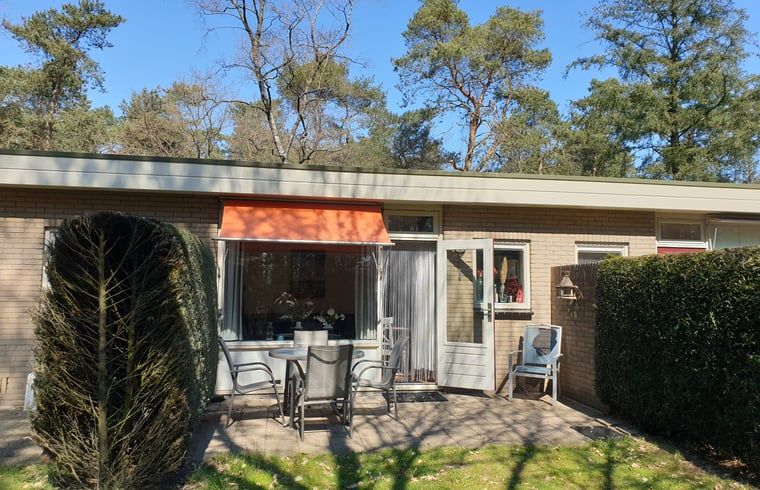 Voorzijde van Vakantiehuisje in Otterlo, Veluwe, Gelderland.