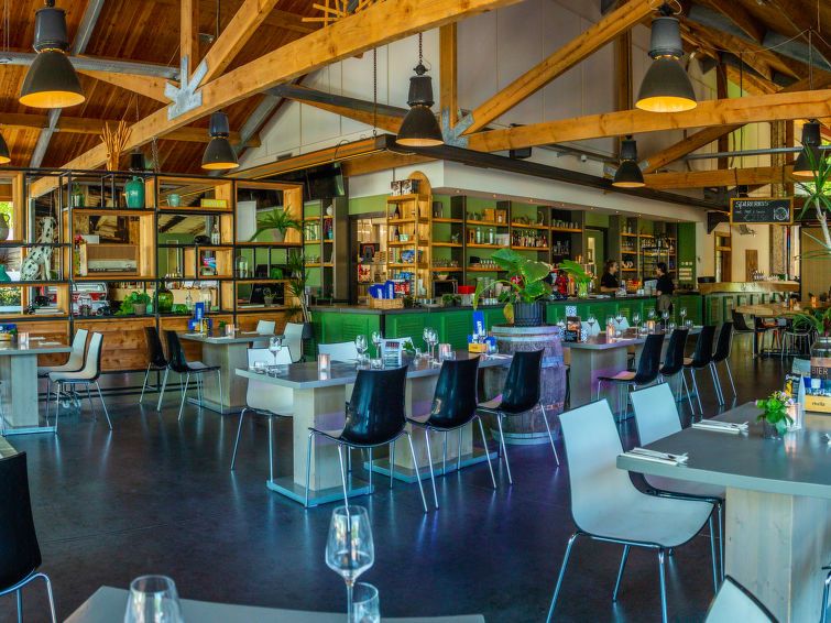 Sfeervol restaurantinterieur bij De Houtzagerij nabij Vakantiehuis Boekhorst 5, Otterlo, Veluwe.