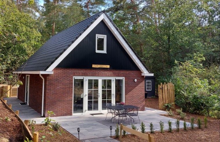 Cottage in Nunspeet surrounded by Veluwe nature, perfect for a relaxing stay in Gelderland.