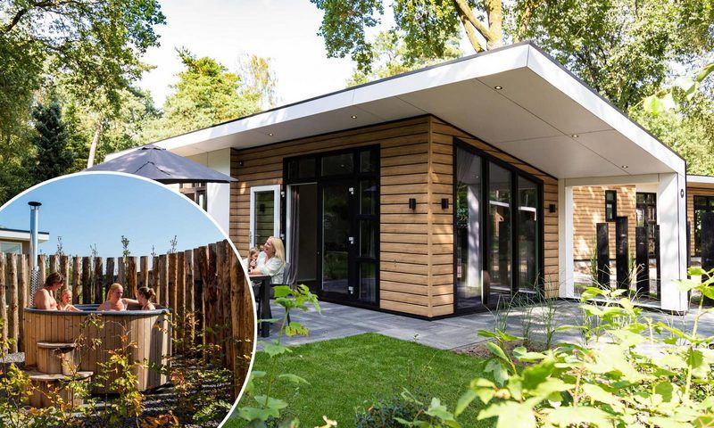 Silva 5 Personen Wellness-Ferienhaus mit Whirlpool in Lunteren, Veluwe, umgeben von gruener Natur und moderner Architektur.