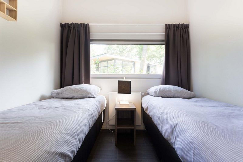 Tweepersoonskamer met uitzicht in Module 6 personen, vakantiehuis in Lunteren, Veluwe, Gelderland.