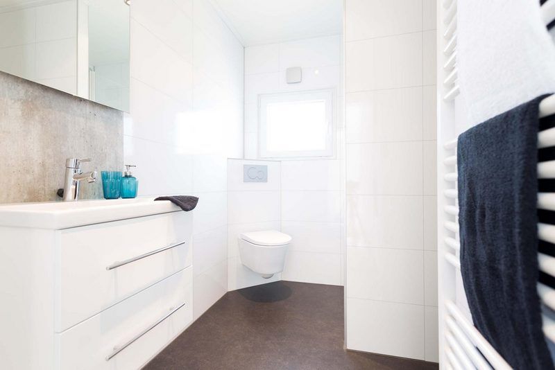 Stilvolles Badezimmer in Z Module 4 Personen, Lunteren, Veluwe, Gelderland mit modernen Annehmlichkeiten.