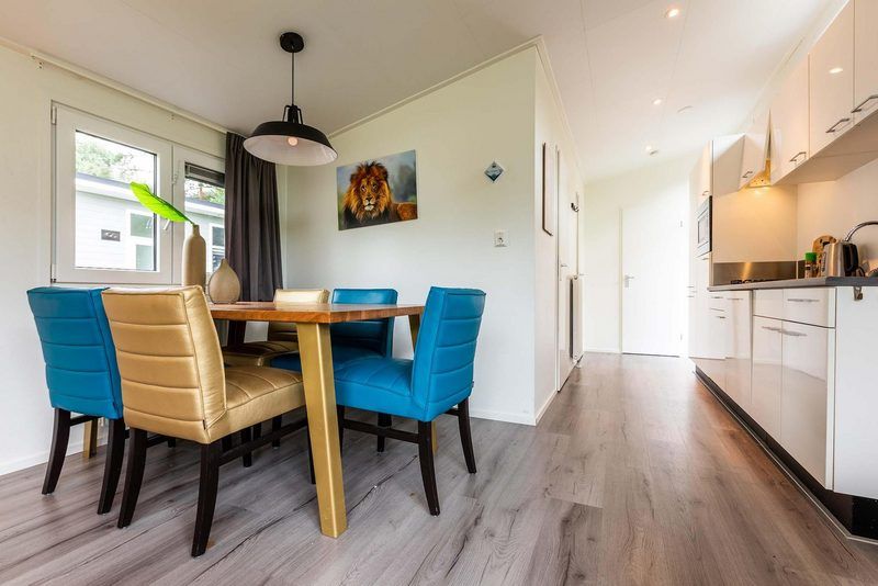 Stilvolles Esszimmer im Ferienhaus Rialto fuer 5 Personen, Lunteren, Veluwe, mit moderner Kueche.