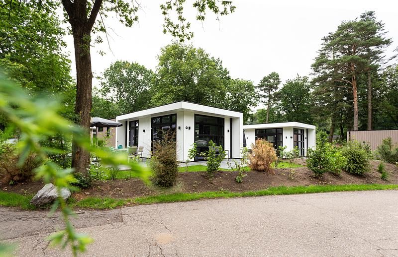 Spezielles Modul-Ferienhaus fuer 5 Personen in Lunteren, Veluwe, Gelderland, mit moderner Einrichtung und gruener Umgebung.