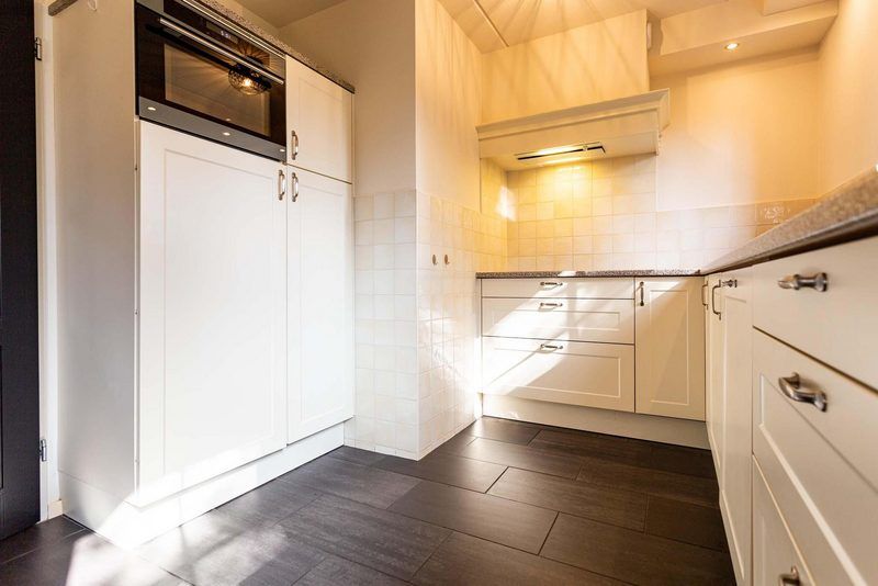 Vollstaendig ausgestattete Kueche in Boshoeve 10 Personen Wellness Spa Ferienhaus Lunteren, Veluwe mit modernen Geraeten.