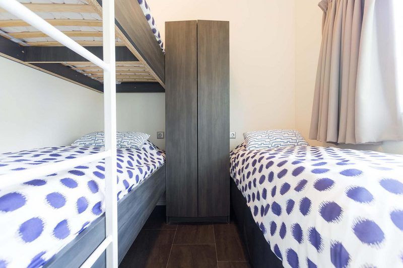 Gemuetliches Kinderzimmer mit Etagenbetten in Modul II 5 Personen Wellness, Lunteren, Veluwe.