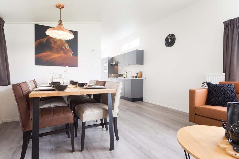 Stilvolles Esszimmer im Rialto 6 Personen Ferienhaus, Lunteren, Veluwe, mit offener Kueche.