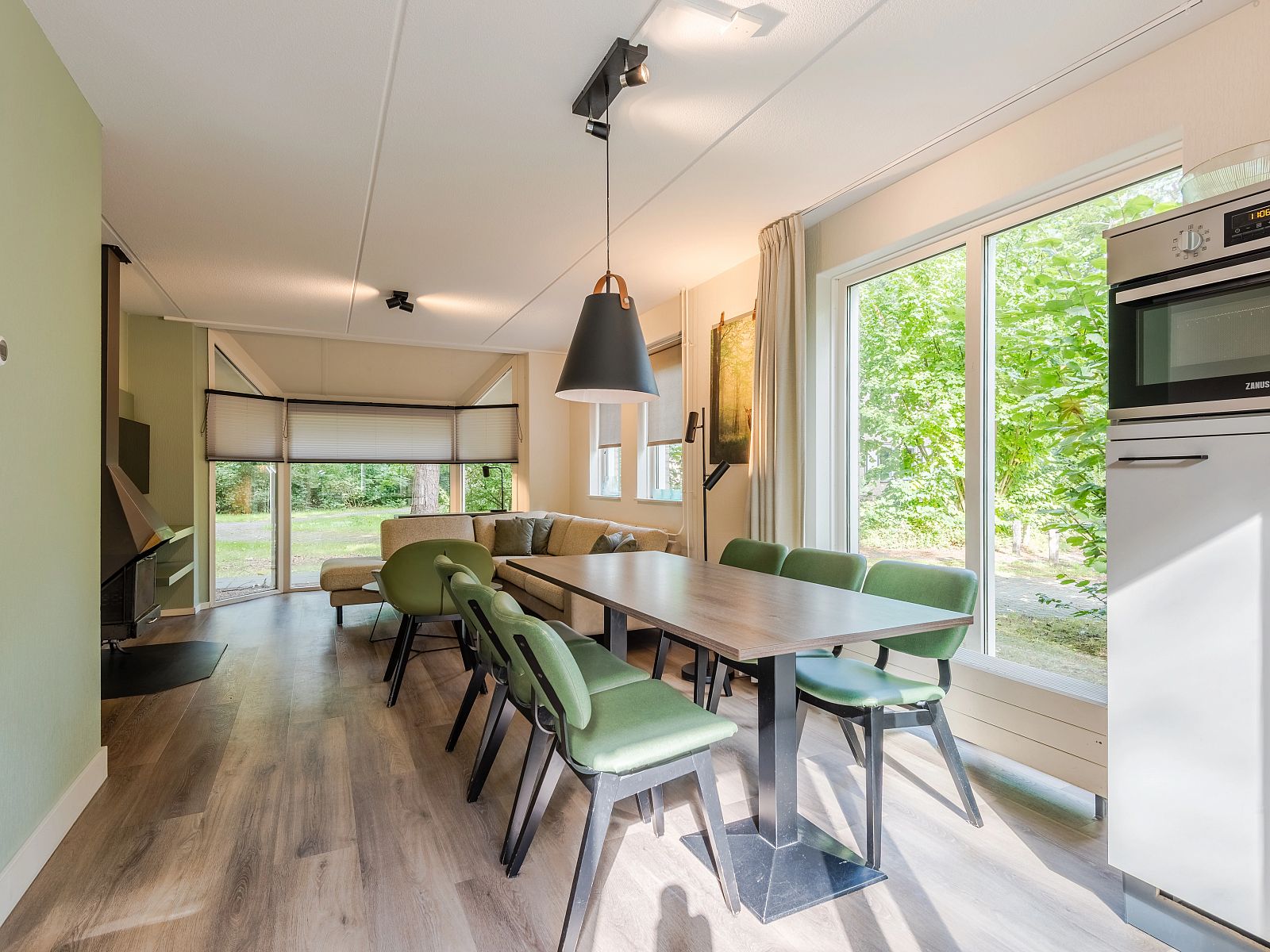 Modern kitchen in Landgoed 't Loo 6-person bungalow 6C3, Oldebroek, Veluwe, fully equipped.