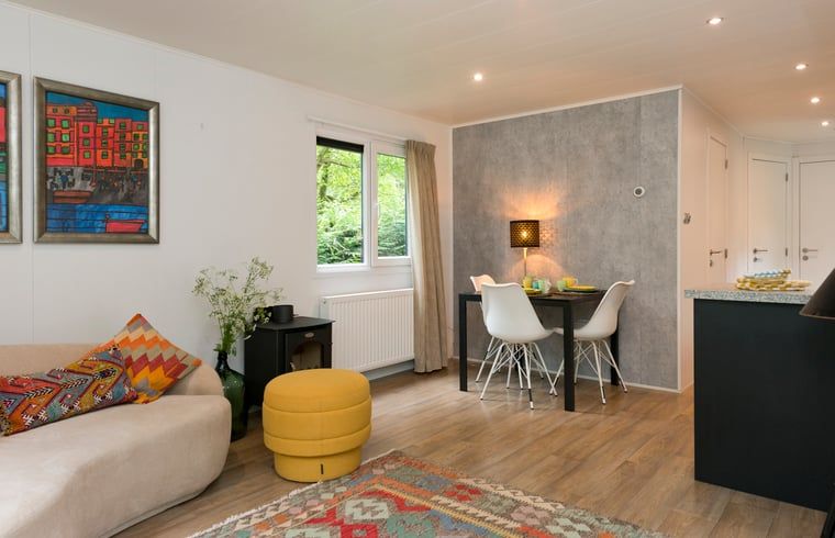 Eethoek in Vakantiehuis in Rheden met sfeervolle verlichting, Veluwe, Gelderland.