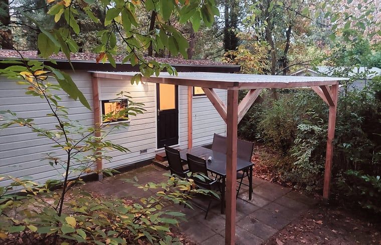 Cozy living room in Cottage in Hattemerbroek, Veluwe vacation home with comfortable seating area.
