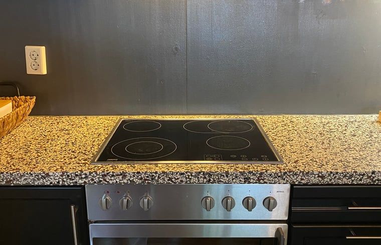 Induction cooktop in Cottage in Hattem, vacation accommodation in Veluwe, Gelderland.