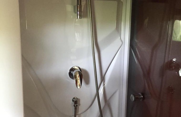 Stijlvolle douche in Vakantiehuis in Doornspijk, Veluwe, Gelderland voor verfrissing.