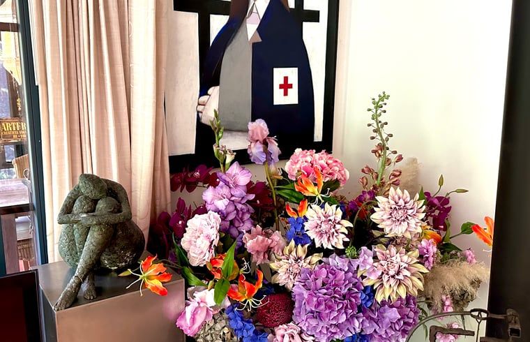 Kunstvolle Dekoration im Ferienhaus in Doornspijk, Ferienhaus in der Veluwe, Gelderland.