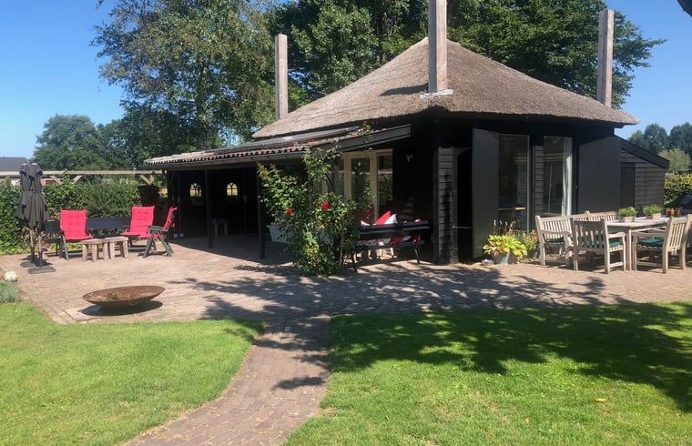 Enjoy peace and quiet at Huisje in Wapenveld, a charming vacation home in the Veluwe, Gelderland, with an inviting terrace and green surroundings.