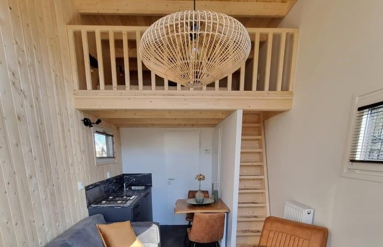 Interieur mit Holzdetails in einem Ferienhaus in Lieren, Veluwe, Gelderland.