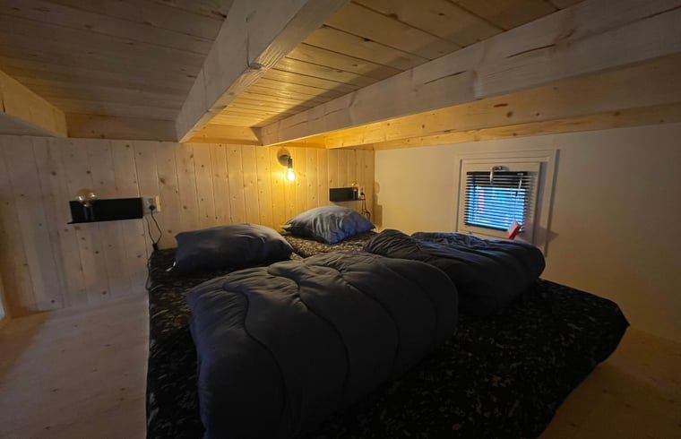 Gemuetliches Schlafzimmer im Ferienhaus in Lieren, Veluwe, ideal fuer einen entspannten Aufenthalt.