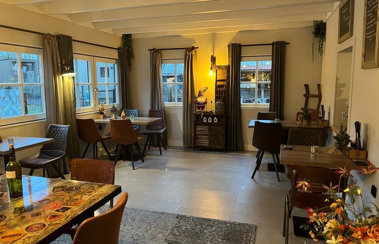 Gemuetlicher Innenbereich des Ferienhauses in Lieren, ideal fuer Entspannung in der Veluwe.