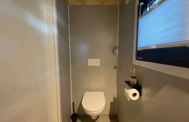 Compact toilet in Holiday cottage in Lieren, Veluwe, Gelderland.
