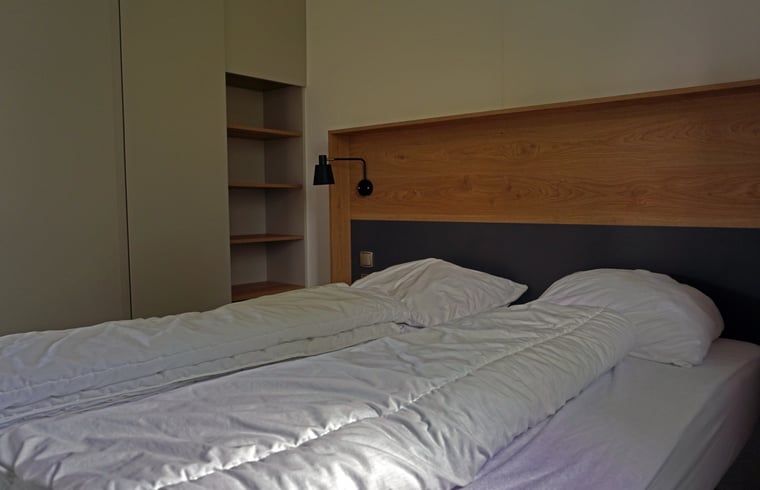Spacious bedroom in Cottage in Lieren, vacation accommodation in Veluwe, Gelderland. Ideal for a good night's sleep.